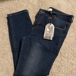 NWT Kendall & Kylie Kontent Mid Rise Crop Jeans